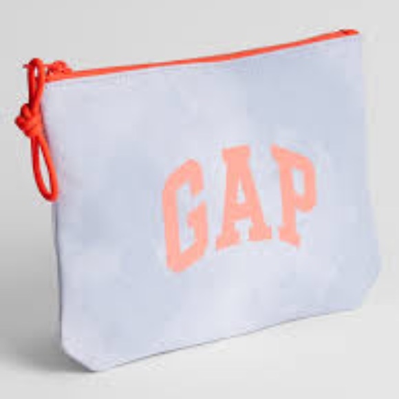 🦄 NWT 🦄   Gap logo pouch. - Picture 1 of 1
